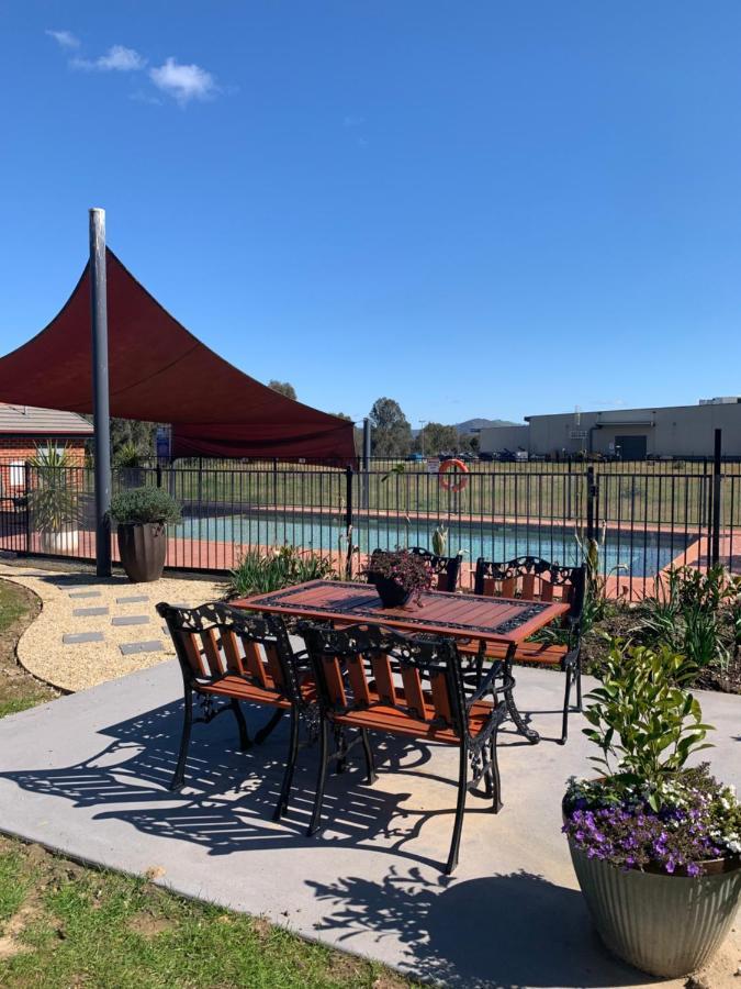Blazing Stump Motel & Suites Wodonga Exterior photo